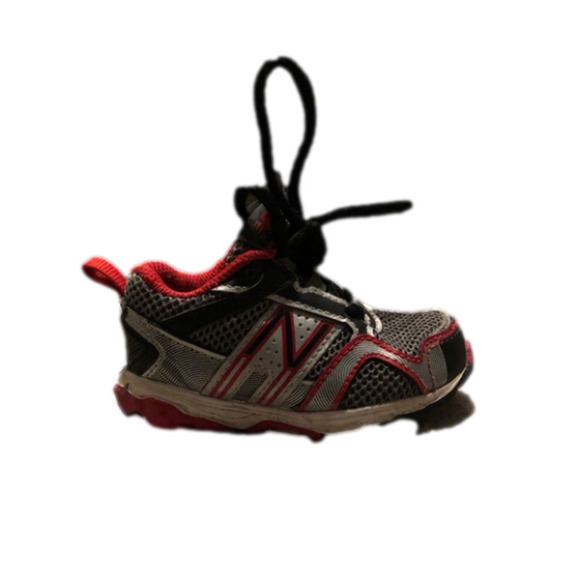 Euc Toddler New Balance Sneakers 🛍️🛍️5/25 kids clothes - Picture 1 of 3